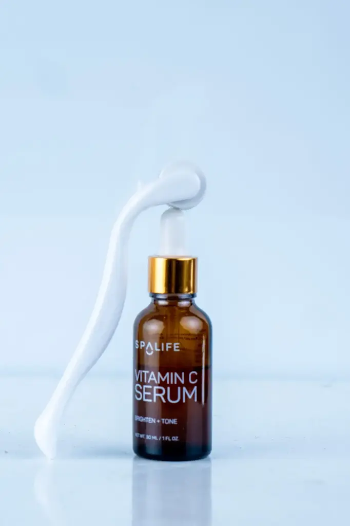 MICRO-NEEDLE DERMA ROLLER WITH VITAMIN C Infused Serum 