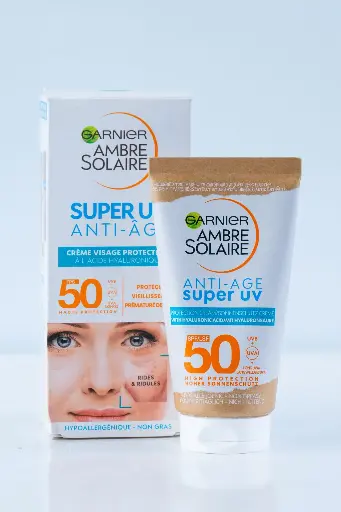 Garnier Ambre Solaire Super UV Anti-Âge Crème visage protectrice à l’acide hyaluronique – 50 ml
